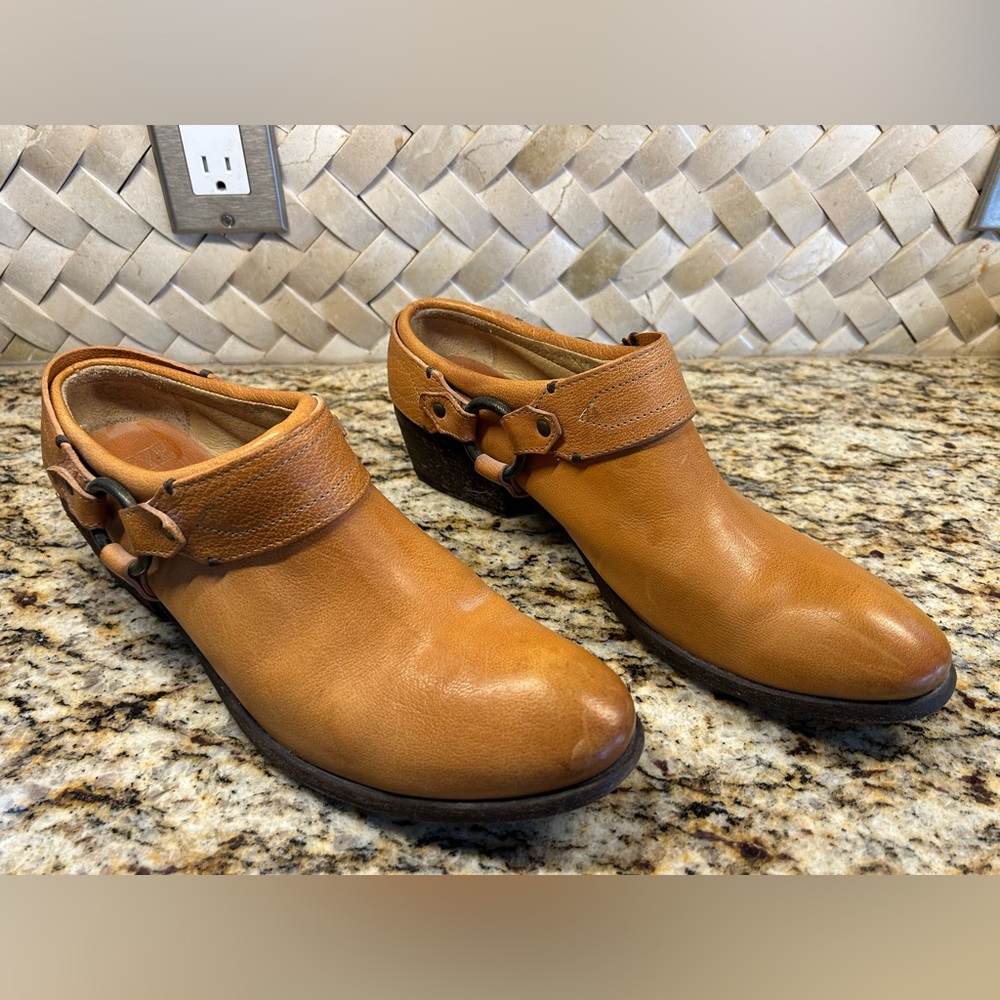 Frye Cognac Carson Leather Harness Ankle Boot Clogs with Buckle Detail Size 11 - Picture 2 of 6